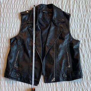 🌟 Apperloth Faux Leather Moto Vest – XL (New w/o Tags)